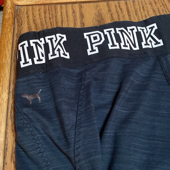 Small vs pink leggings - Picture 2 of 3